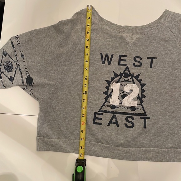 101 Ocean Parkway Women’s 3/4 length sleeve crop top. Size medium. - Picture 6 of 12